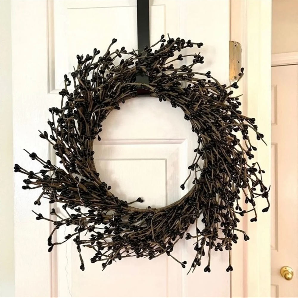 Black pipberry wreath